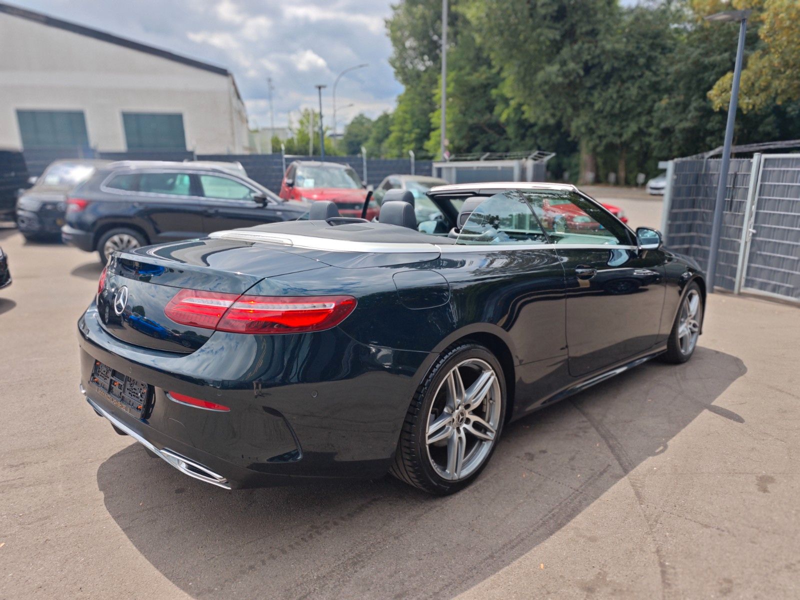 Fahrzeugabbildung Mercedes-Benz E 220 CABRIO*BURMESTER*WIDESCREEN*AMG LINE*LED*