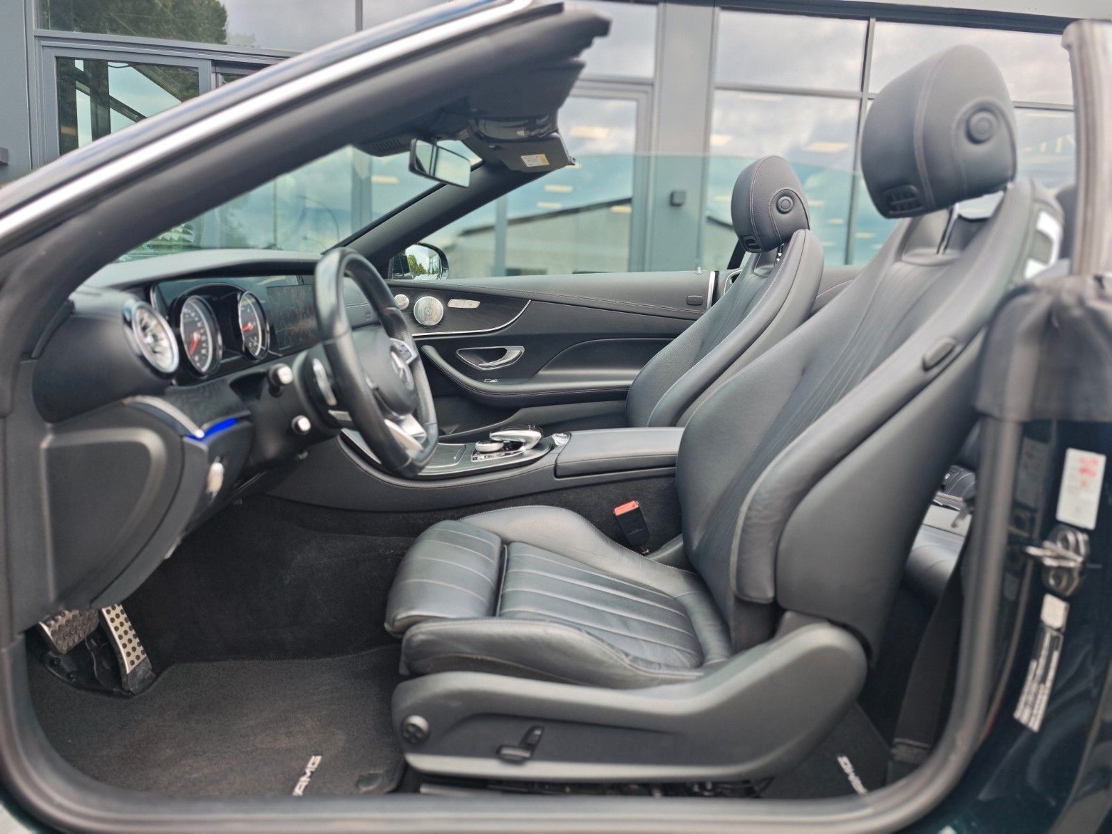 Fahrzeugabbildung Mercedes-Benz E 220 CABRIO*BURMESTER*WIDESCREEN*AMG LINE*LED*