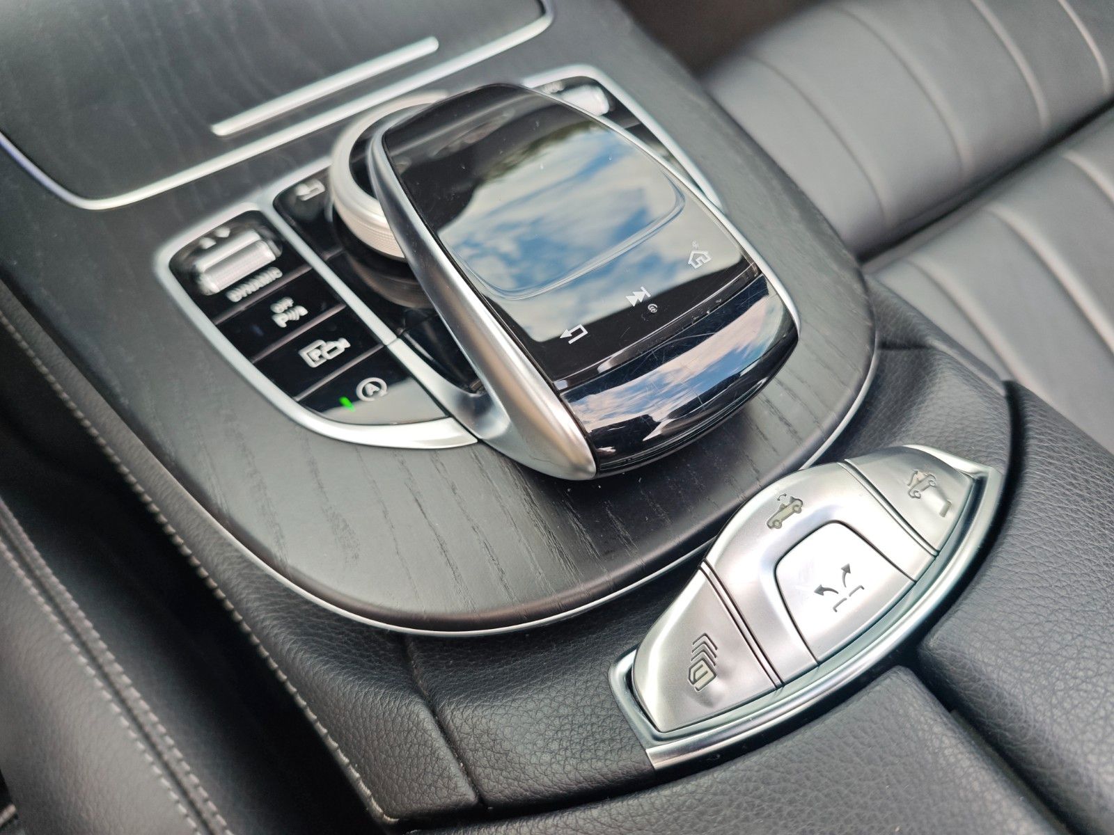 Fahrzeugabbildung Mercedes-Benz E 220 CABRIO*BURMESTER*WIDESCREEN*AMG LINE*LED*