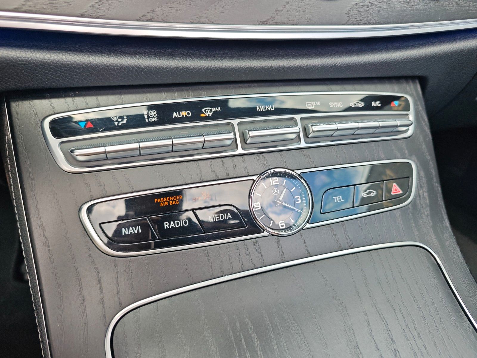 Fahrzeugabbildung Mercedes-Benz E 220 CABRIO*BURMESTER*WIDESCREEN*AMG LINE*LED*