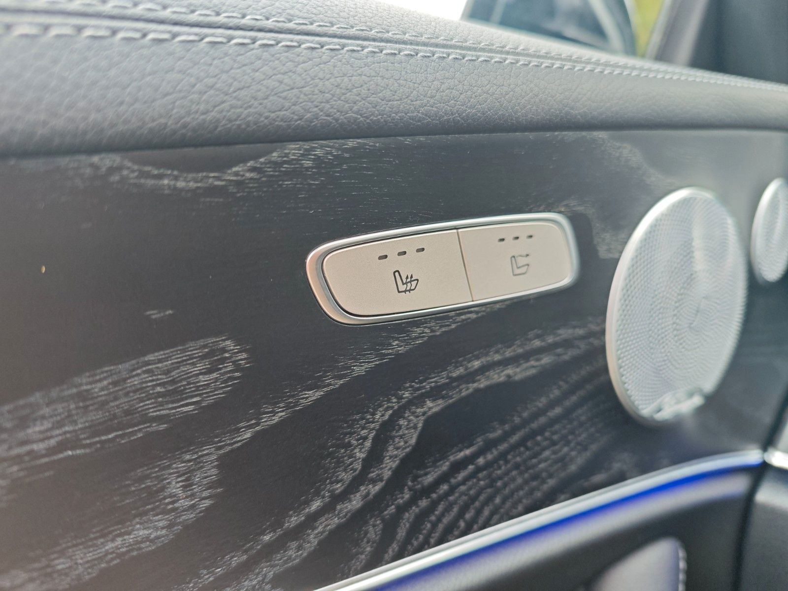 Fahrzeugabbildung Mercedes-Benz E 220 CABRIO*BURMESTER*WIDESCREEN*AMG LINE*LED*