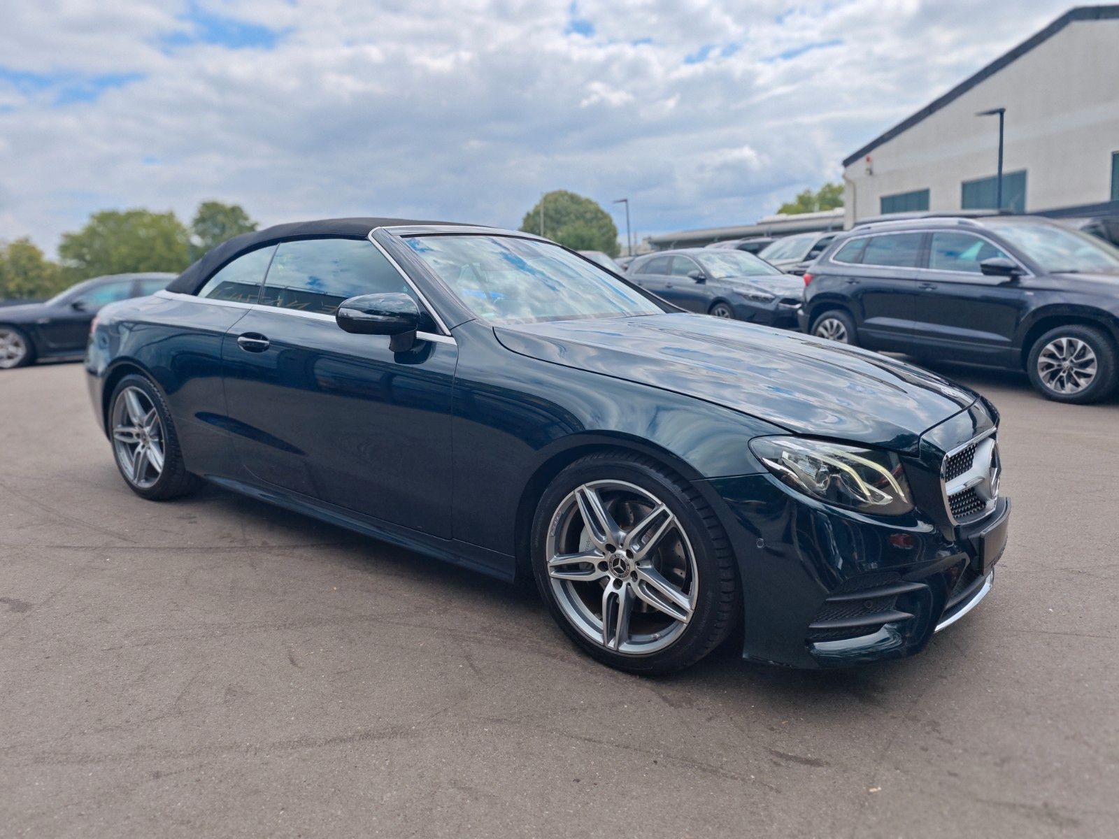 Fahrzeugabbildung Mercedes-Benz E 220 CABRIO*BURMESTER*WIDESCREEN*AMG LINE*LED*