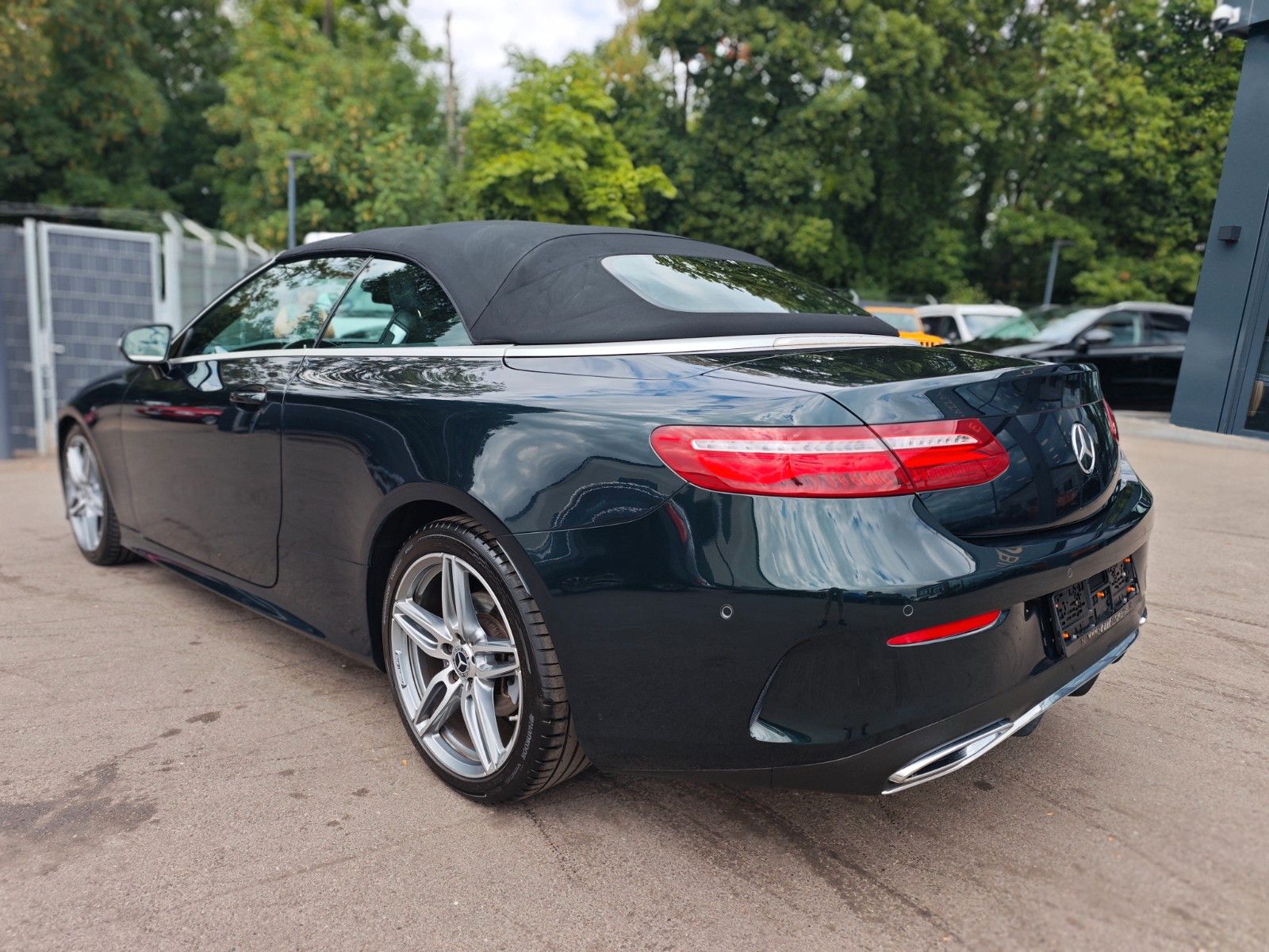 Fahrzeugabbildung Mercedes-Benz E 220 CABRIO*BURMESTER*WIDESCREEN*AMG LINE*LED*
