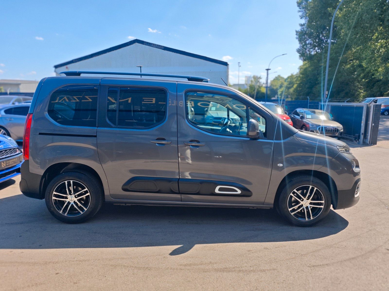 Fahrzeugabbildung Citroën BERLINGO FEEL M*2X SCHIEBETÜR*NAVI*SITZHEIZUNG