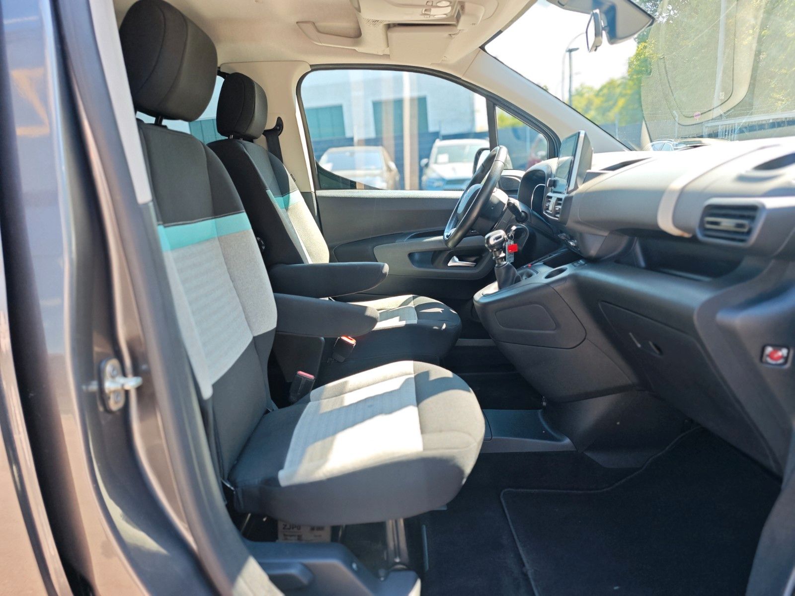 Fahrzeugabbildung Citroën BERLINGO FEEL M*2X SCHIEBETÜR*NAVI*SITZHEIZUNG