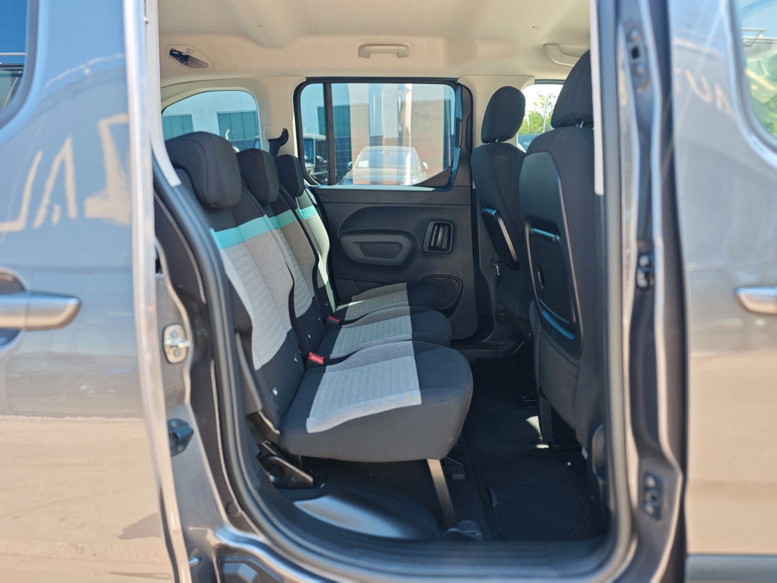 Fahrzeugabbildung Citroën BERLINGO FEEL M*2X SCHIEBETÜR*NAVI*SITZHEIZUNG
