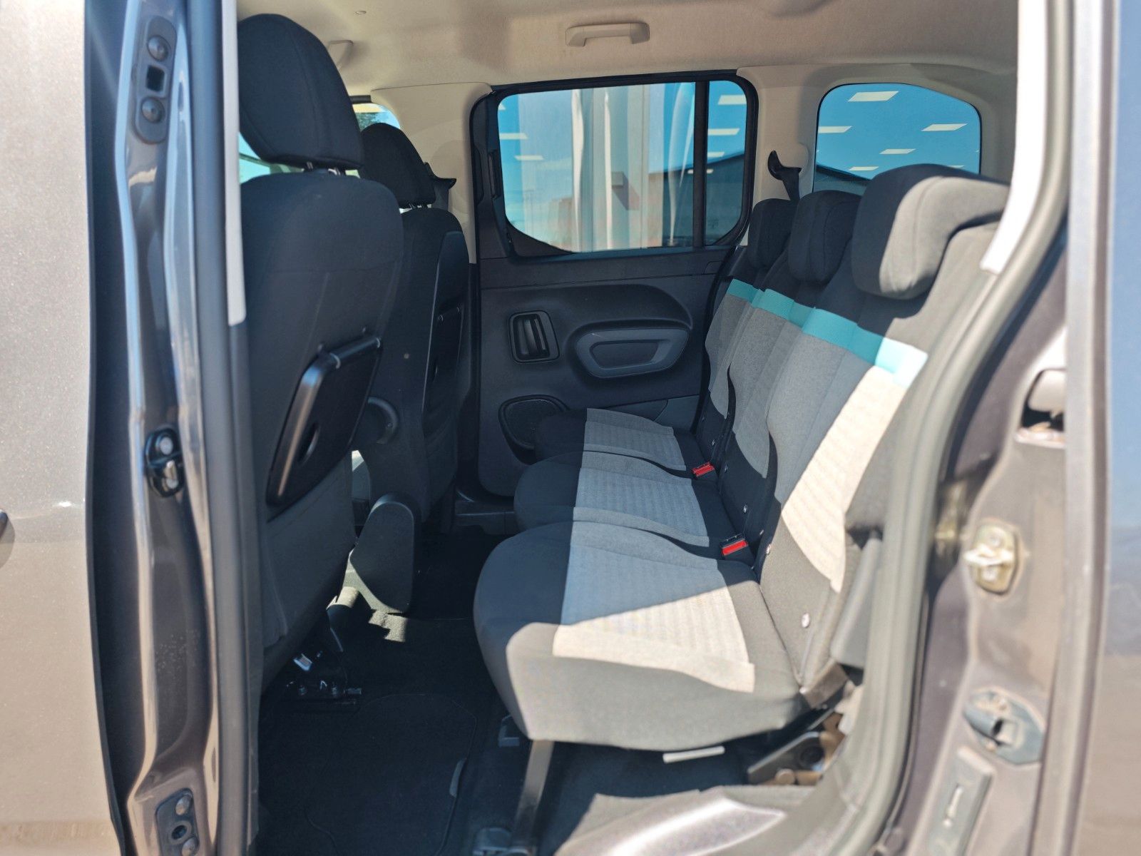 Fahrzeugabbildung Citroën BERLINGO FEEL M*2X SCHIEBETÜR*NAVI*SITZHEIZUNG