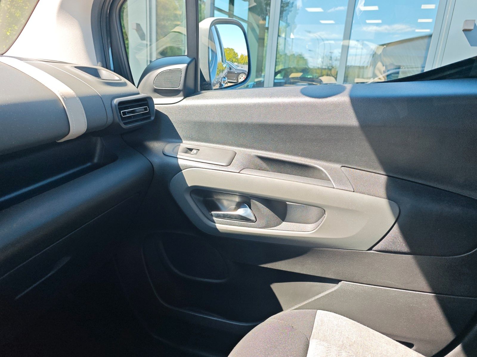 Fahrzeugabbildung Citroën BERLINGO FEEL M*2X SCHIEBETÜR*NAVI*SITZHEIZUNG