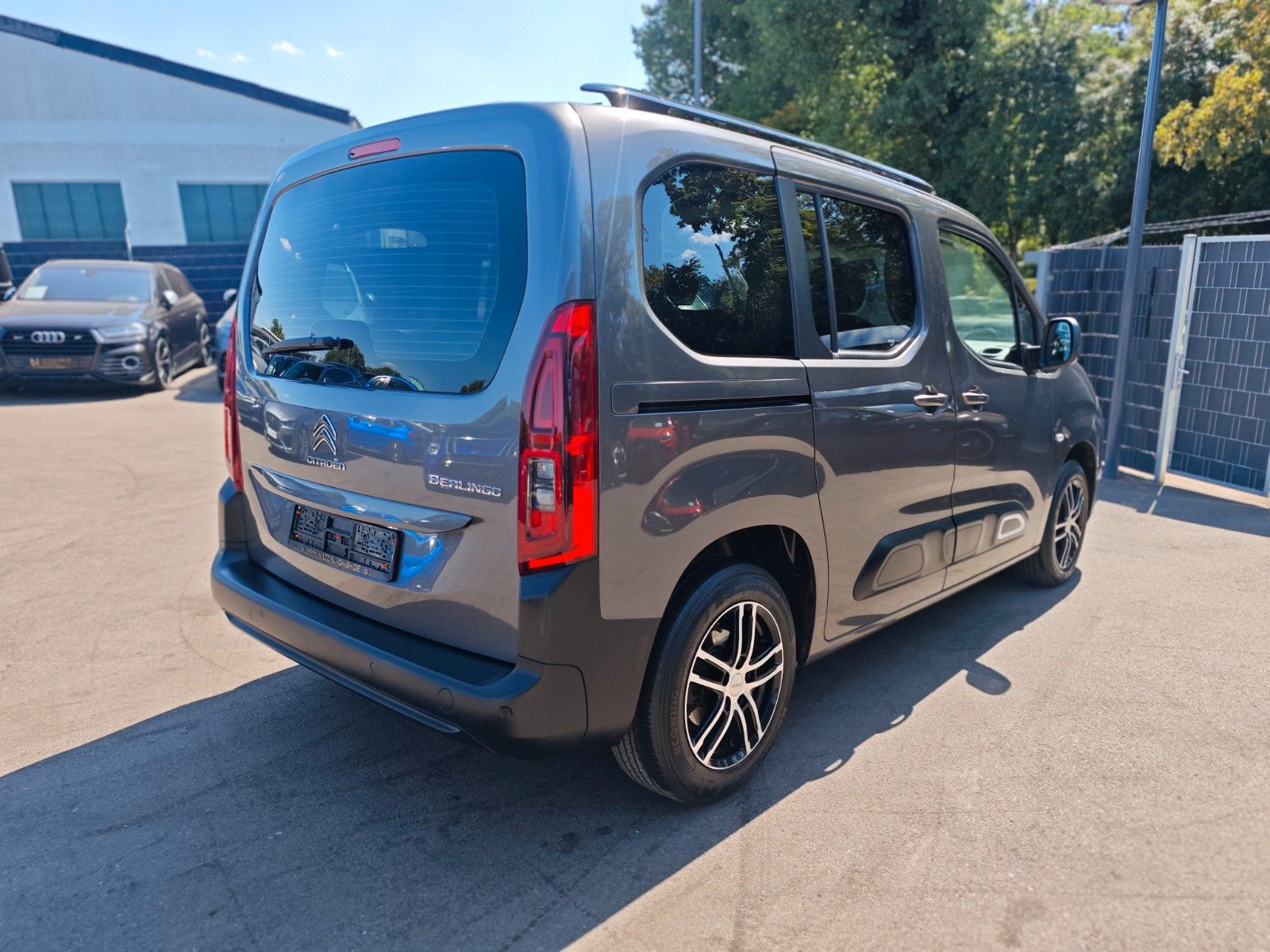 Fahrzeugabbildung Citroën BERLINGO FEEL M*2X SCHIEBETÜR*NAVI*SITZHEIZUNG