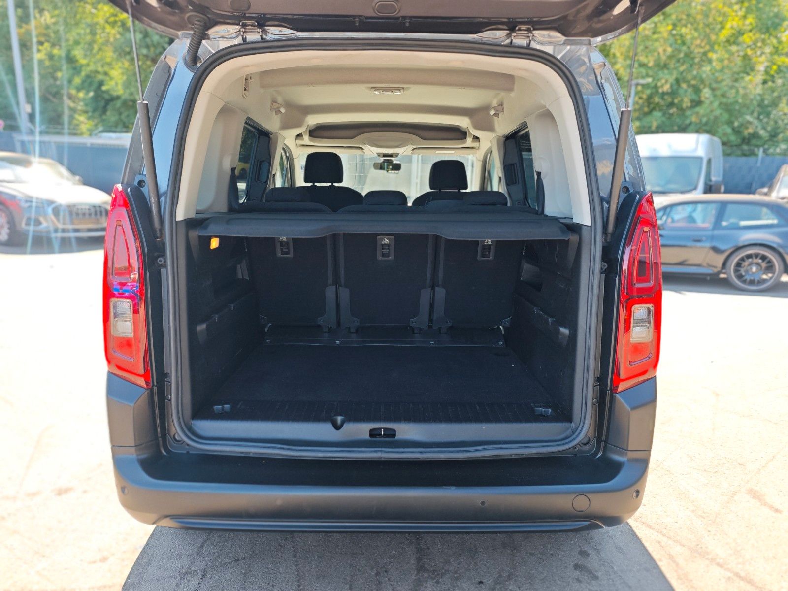 Fahrzeugabbildung Citroën BERLINGO FEEL M*2X SCHIEBETÜR*NAVI*SITZHEIZUNG