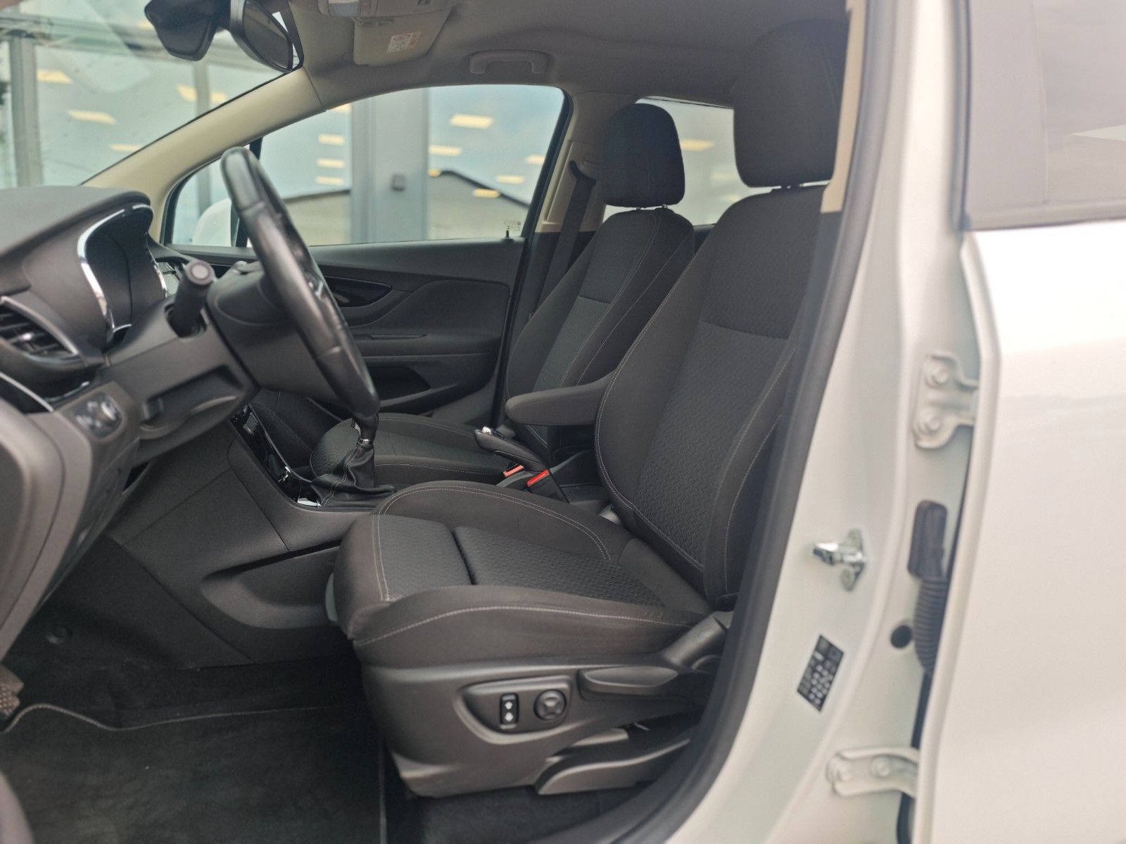 Fahrzeugabbildung Opel MOKKA X ACTIVE*LENKRADHEIZUNG*KAMERA*SITZHEIZUNG