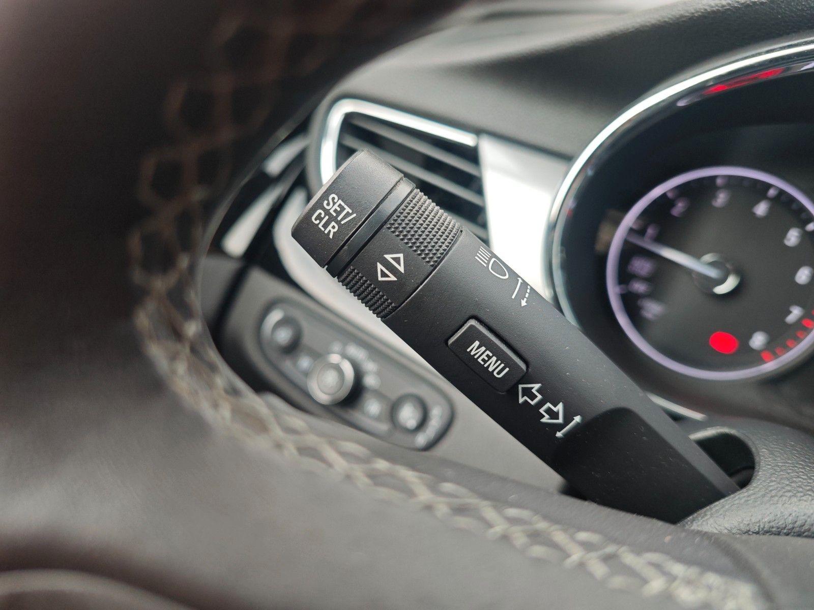 Fahrzeugabbildung Opel MOKKA X ACTIVE*LENKRADHEIZUNG*KAMERA*SITZHEIZUNG