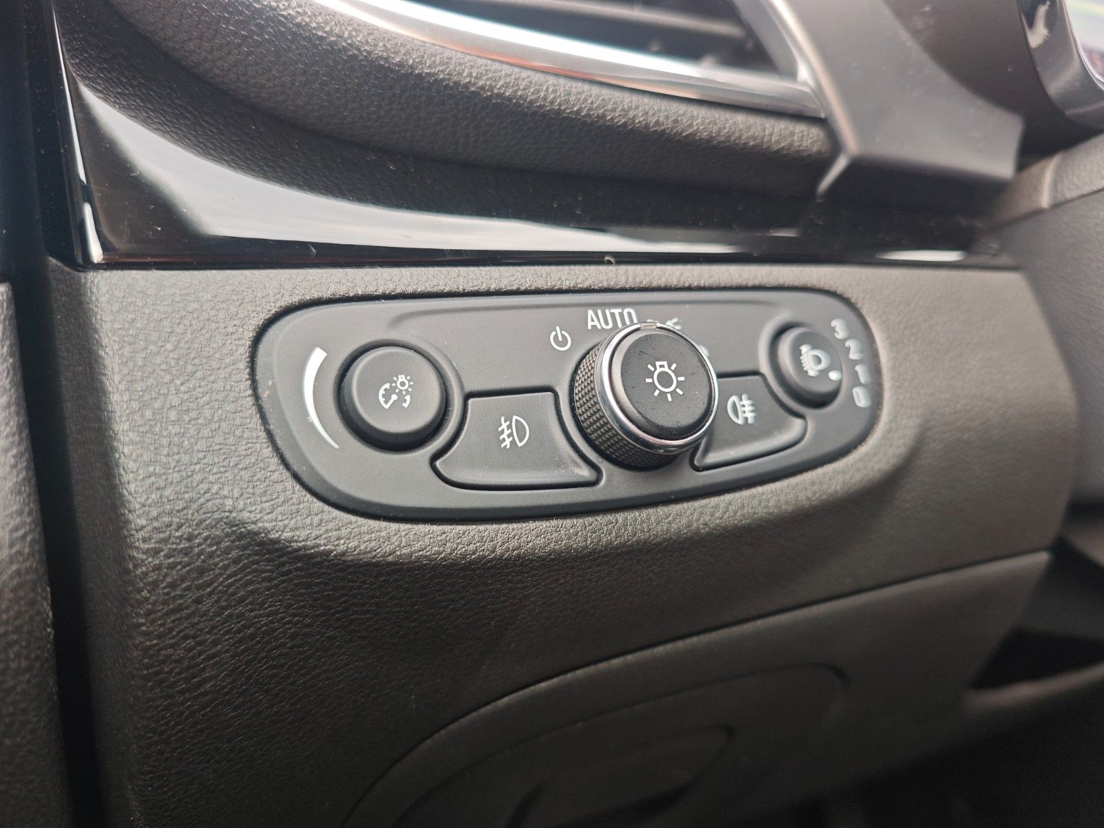 Fahrzeugabbildung Opel MOKKA X ACTIVE*LENKRADHEIZUNG*KAMERA*SITZHEIZUNG