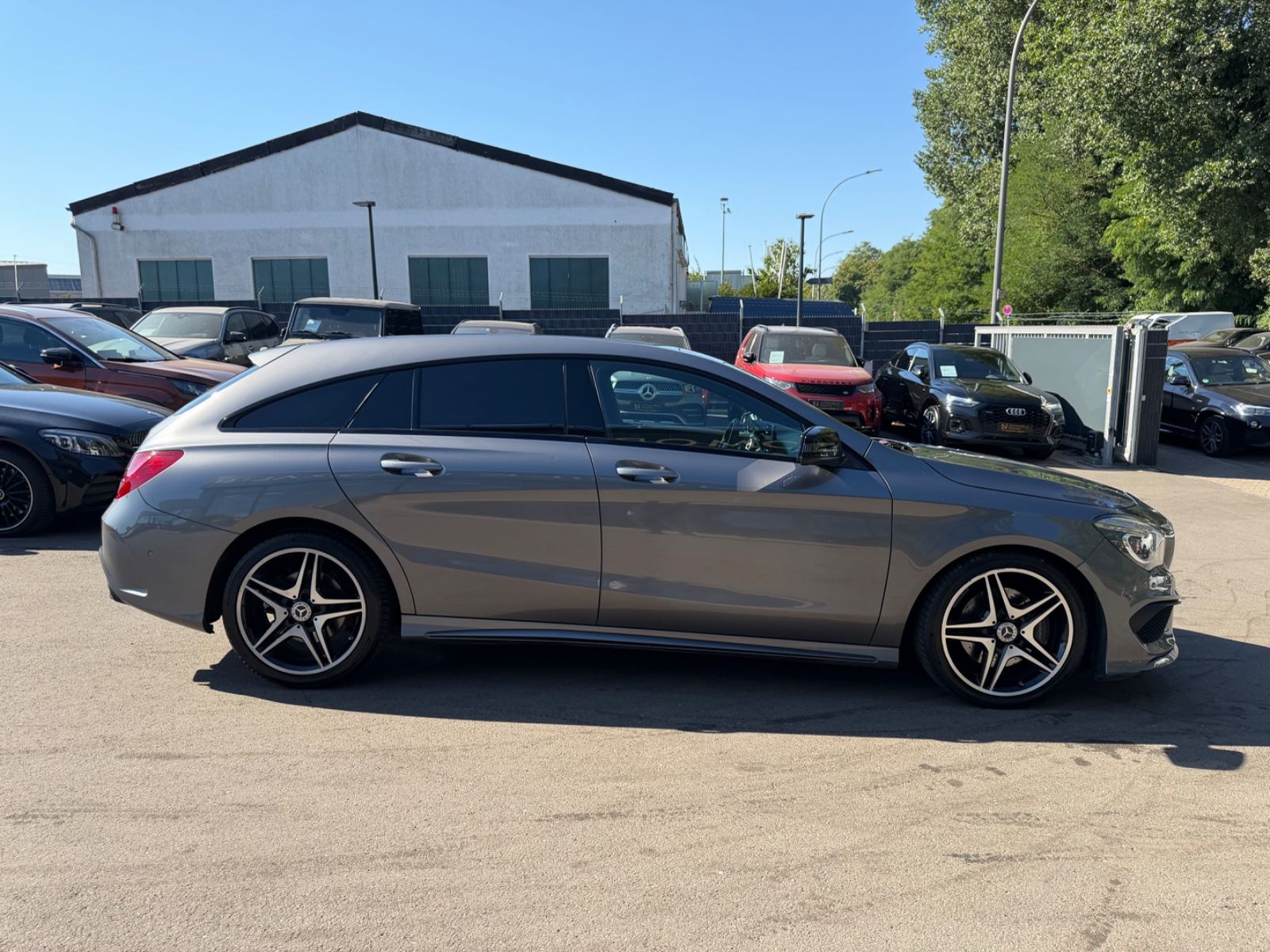Fahrzeugabbildung Mercedes-Benz CLA 250 SHOOTING BRAKE AMG-LINE *AUT*NAVI*PANO*
