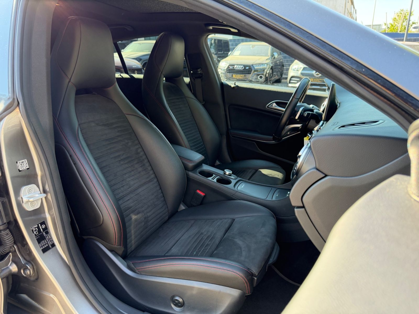 Fahrzeugabbildung Mercedes-Benz CLA 250 SHOOTING BRAKE AMG-LINE *AUT*NAVI*PANO*