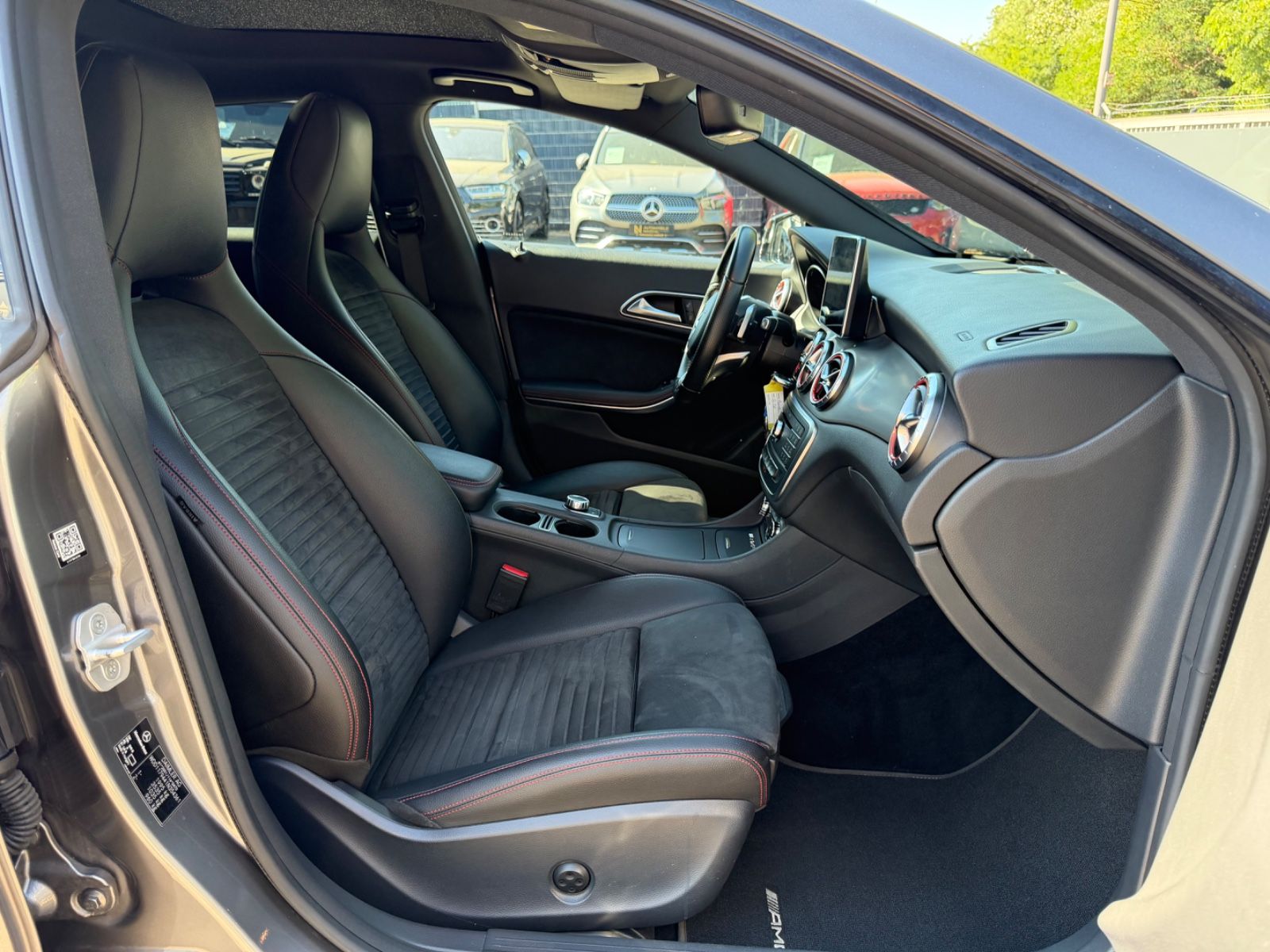 Fahrzeugabbildung Mercedes-Benz CLA 250 SHOOTING BRAKE AMG-LINE *AUT*NAVI*PANO*