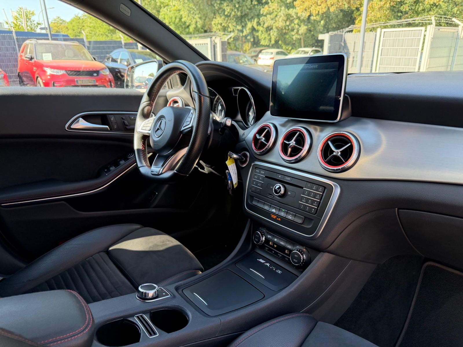 Fahrzeugabbildung Mercedes-Benz CLA 250 SHOOTING BRAKE AMG-LINE *AUT*NAVI*PANO*