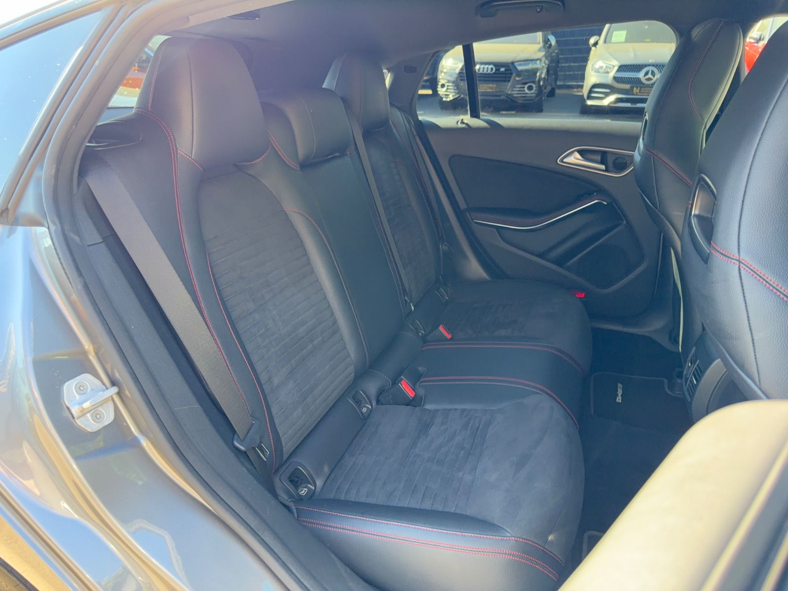 Fahrzeugabbildung Mercedes-Benz CLA 250 SHOOTING BRAKE AMG-LINE *AUT*NAVI*PANO*