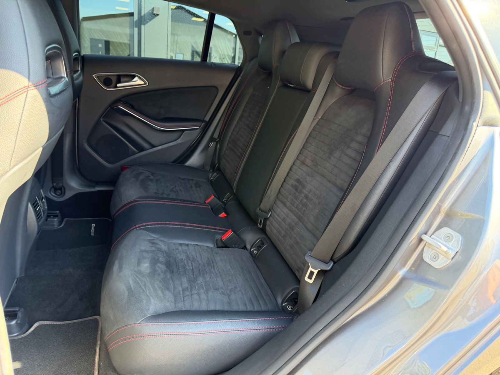 Fahrzeugabbildung Mercedes-Benz CLA 250 SHOOTING BRAKE AMG-LINE *AUT*NAVI*PANO*