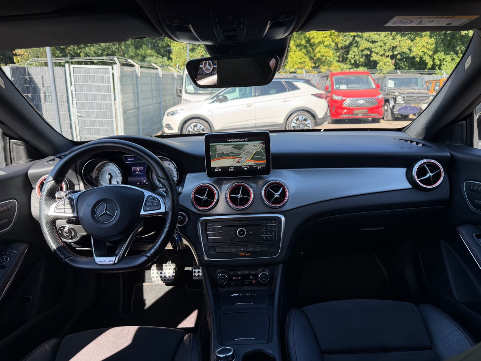 Fahrzeugabbildung Mercedes-Benz CLA 250 SHOOTING BRAKE AMG-LINE *AUT*NAVI*PANO*