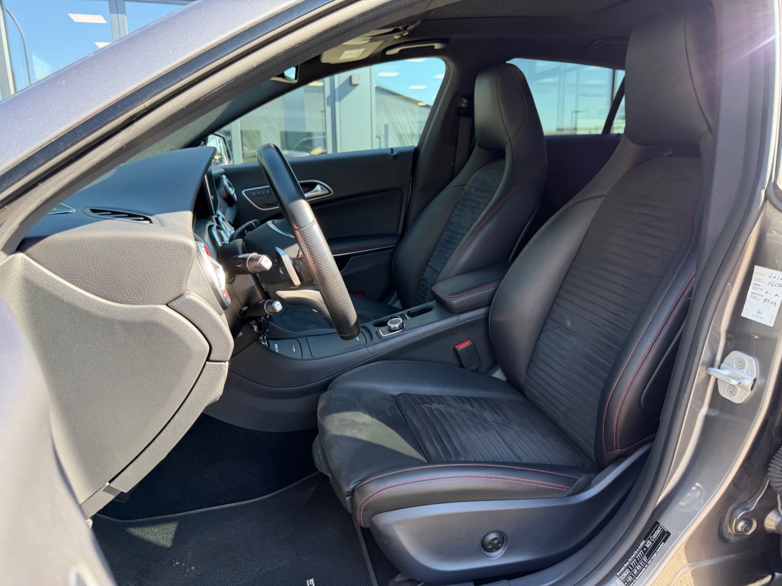 Fahrzeugabbildung Mercedes-Benz CLA 250 SHOOTING BRAKE AMG-LINE *AUT*NAVI*PANO*