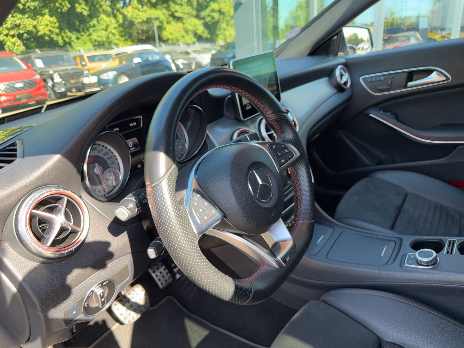 Fahrzeugabbildung Mercedes-Benz CLA 250 SHOOTING BRAKE AMG-LINE *AUT*NAVI*PANO*