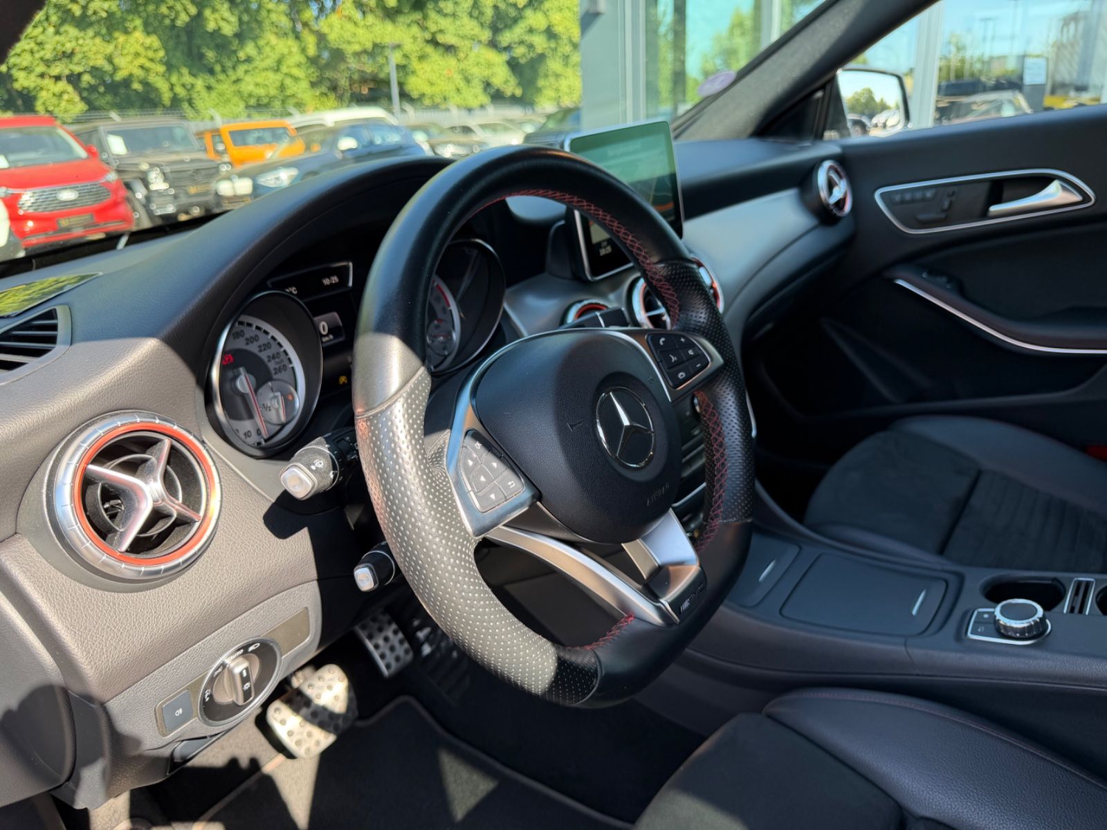 Fahrzeugabbildung Mercedes-Benz CLA 250 SHOOTING BRAKE AMG-LINE *AUT*NAVI*PANO*