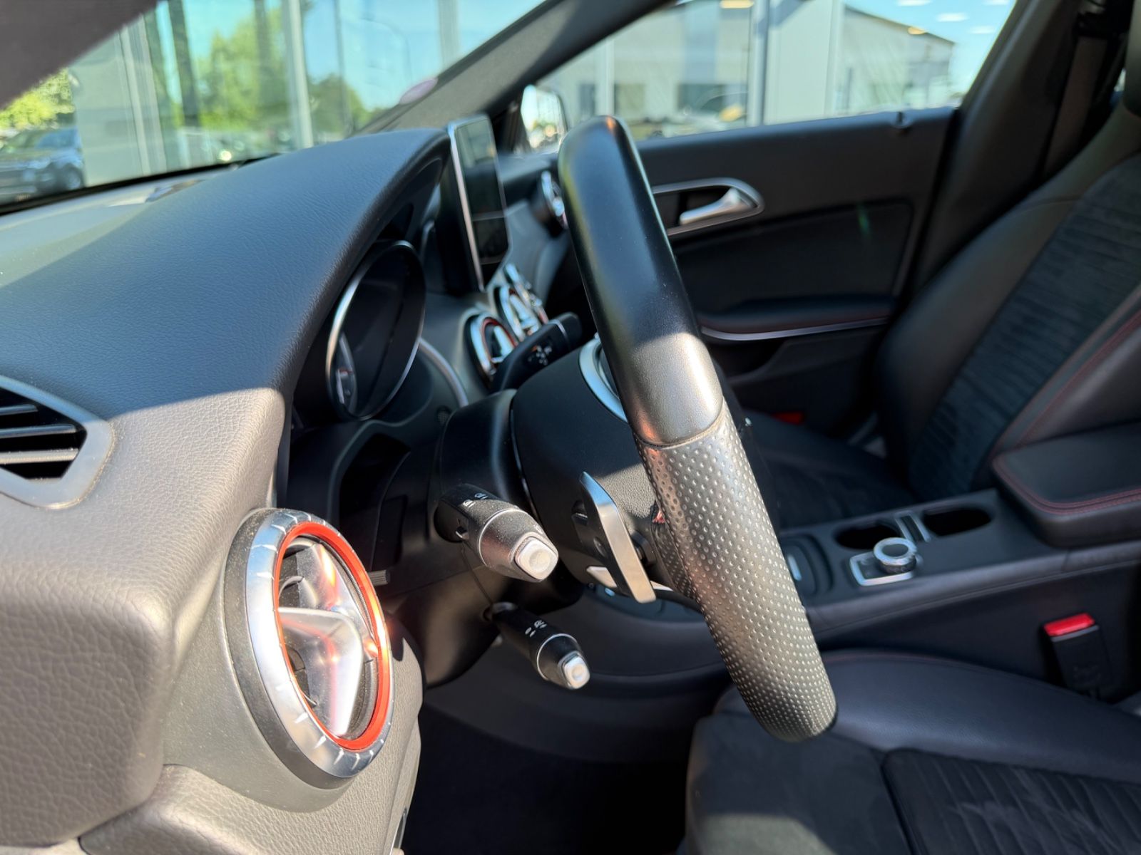 Fahrzeugabbildung Mercedes-Benz CLA 250 SHOOTING BRAKE AMG-LINE *AUT*NAVI*PANO*