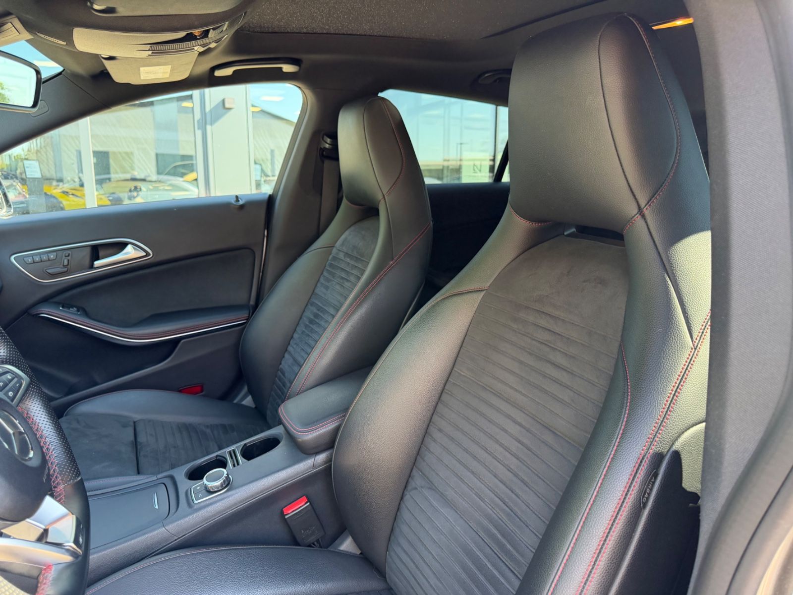 Fahrzeugabbildung Mercedes-Benz CLA 250 SHOOTING BRAKE AMG-LINE *AUT*NAVI*PANO*