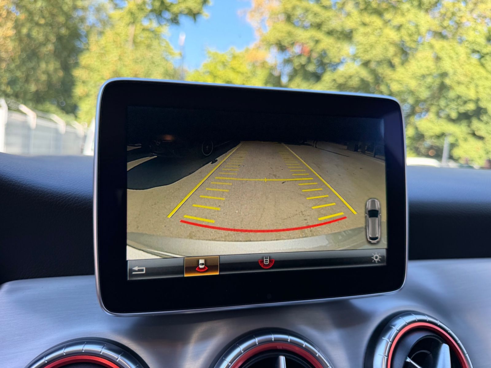 Fahrzeugabbildung Mercedes-Benz CLA 250 SHOOTING BRAKE AMG-LINE *AUT*NAVI*PANO*