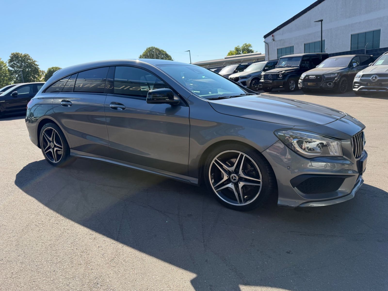 Fahrzeugabbildung Mercedes-Benz CLA 250 SHOOTING BRAKE AMG-LINE *AUT*NAVI*PANO*
