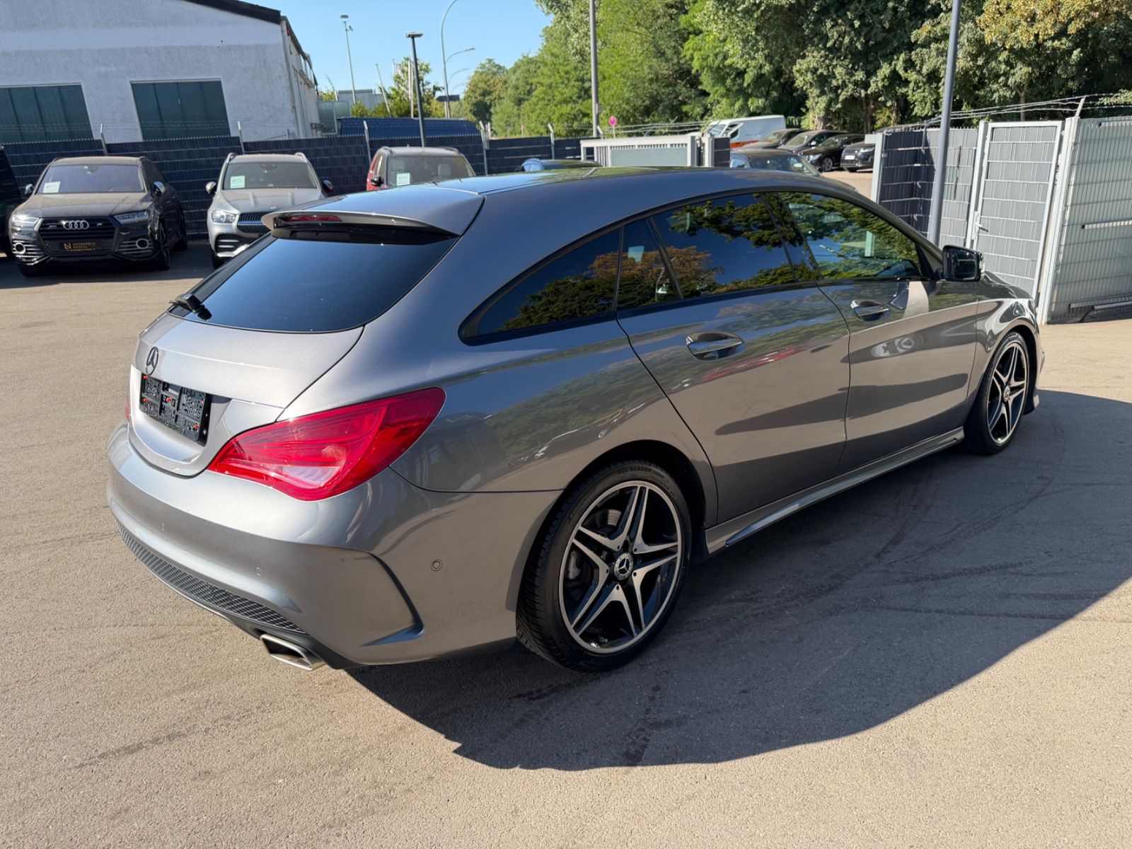 Fahrzeugabbildung Mercedes-Benz CLA 250 SHOOTING BRAKE AMG-LINE *AUT*NAVI*PANO*