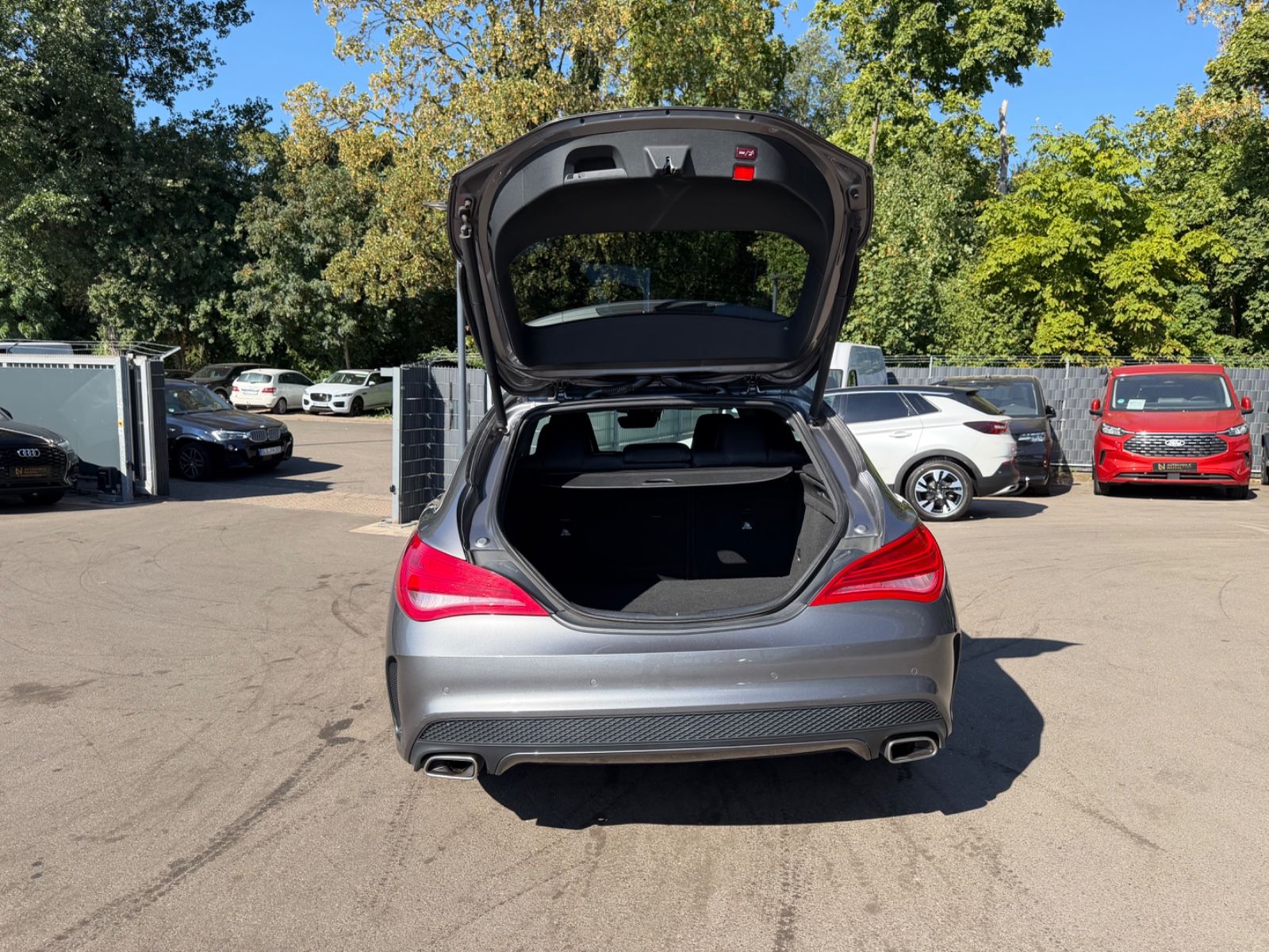 Fahrzeugabbildung Mercedes-Benz CLA 250 SHOOTING BRAKE AMG-LINE *AUT*NAVI*PANO*