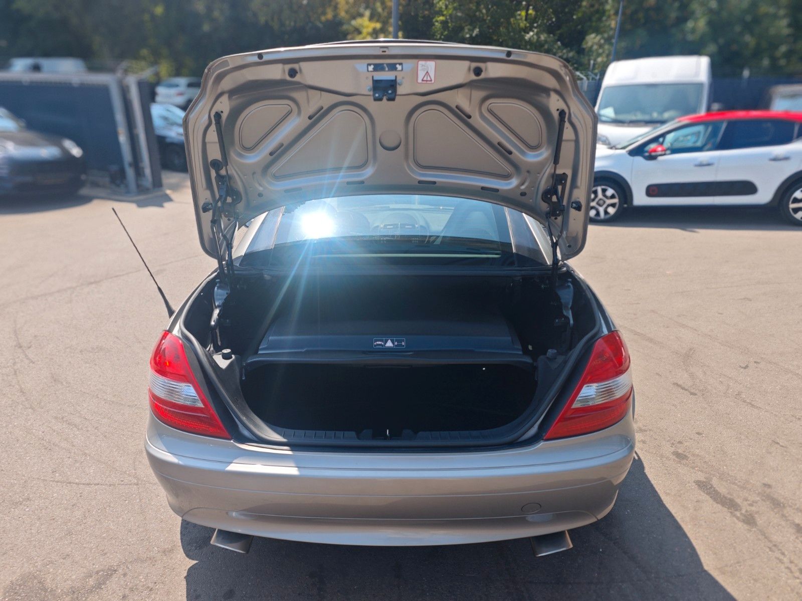 Fahrzeugabbildung Mercedes-Benz SLK 200 SLK ROADSTER*SHZ*KLIMAAUTO.*TEMPOMAT*