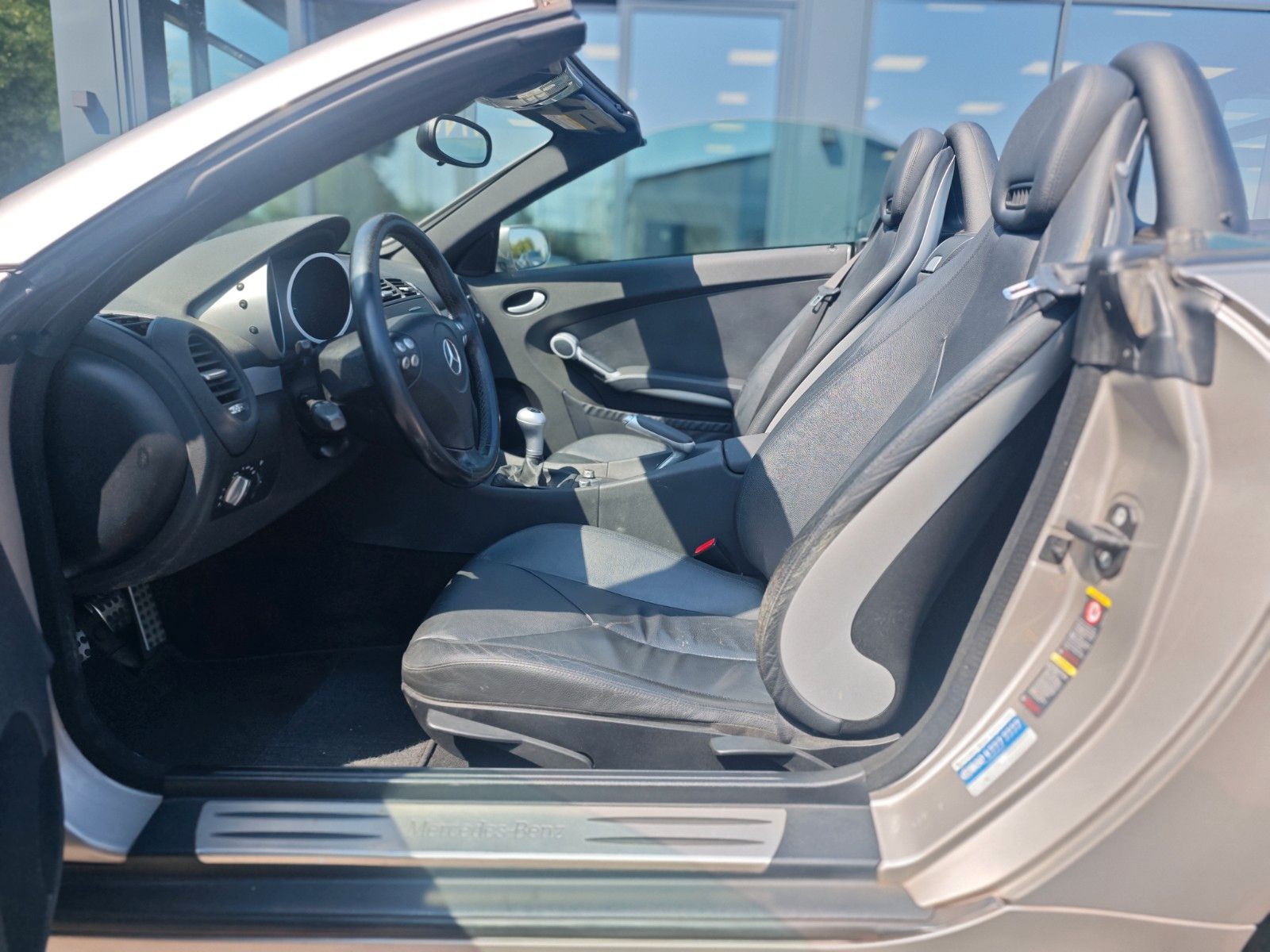 Fahrzeugabbildung Mercedes-Benz SLK 200 SLK ROADSTER*SHZ*KLIMAAUTO.*TEMPOMAT*