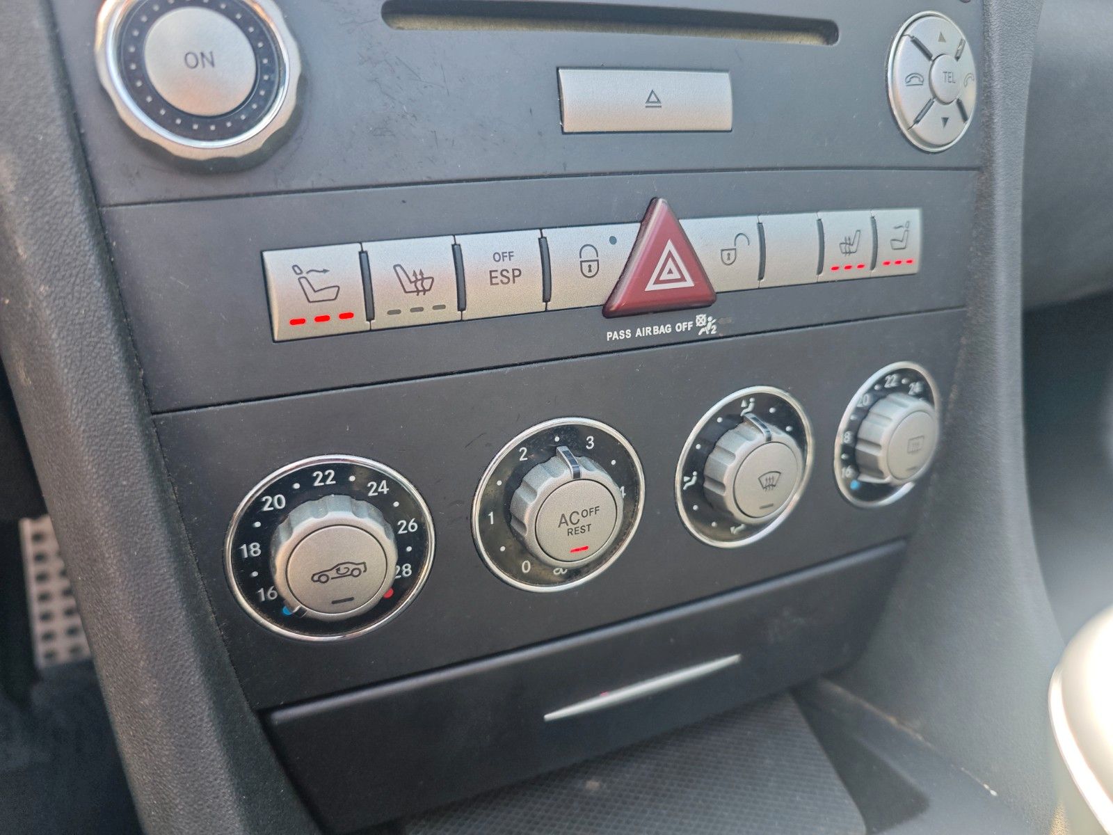 Fahrzeugabbildung Mercedes-Benz SLK 200 SLK ROADSTER*SHZ*KLIMAAUTO.*TEMPOMAT*