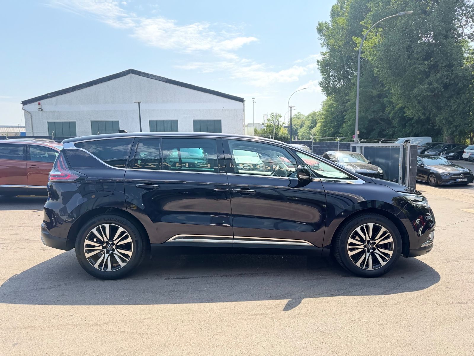 Fahrzeugabbildung Renault ESPACE V INITIALE PARIS*7 SITZER*AUT*BOSE*MATRIX