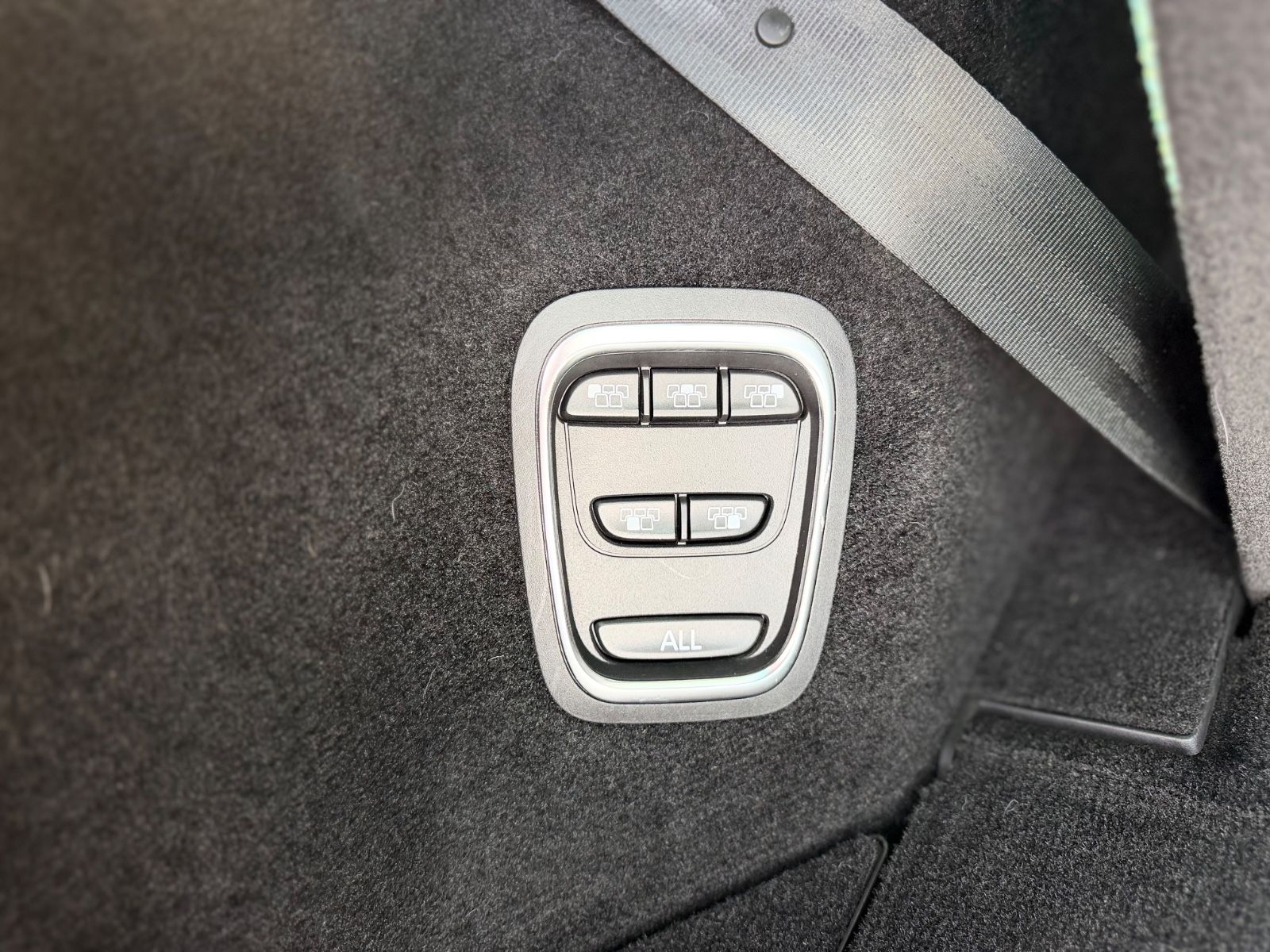 Fahrzeugabbildung Renault ESPACE V INITIALE PARIS*7 SITZER*AUT*BOSE*MATRIX
