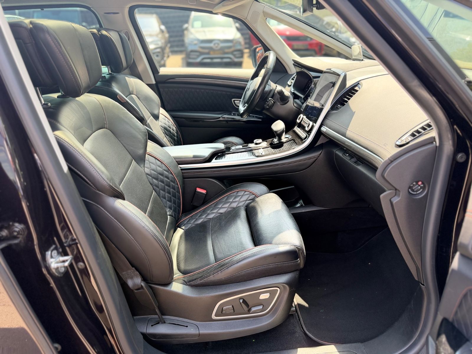 Fahrzeugabbildung Renault ESPACE V INITIALE PARIS*7 SITZER*AUT*BOSE*MATRIX
