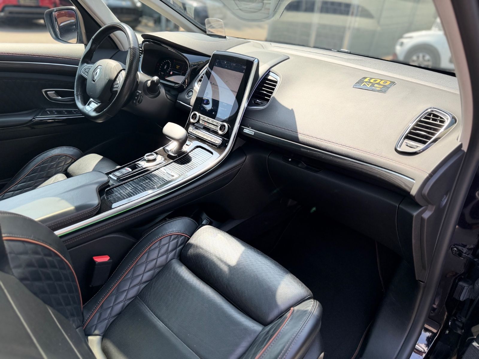 Fahrzeugabbildung Renault ESPACE V INITIALE PARIS*7 SITZER*AUT*BOSE*MATRIX