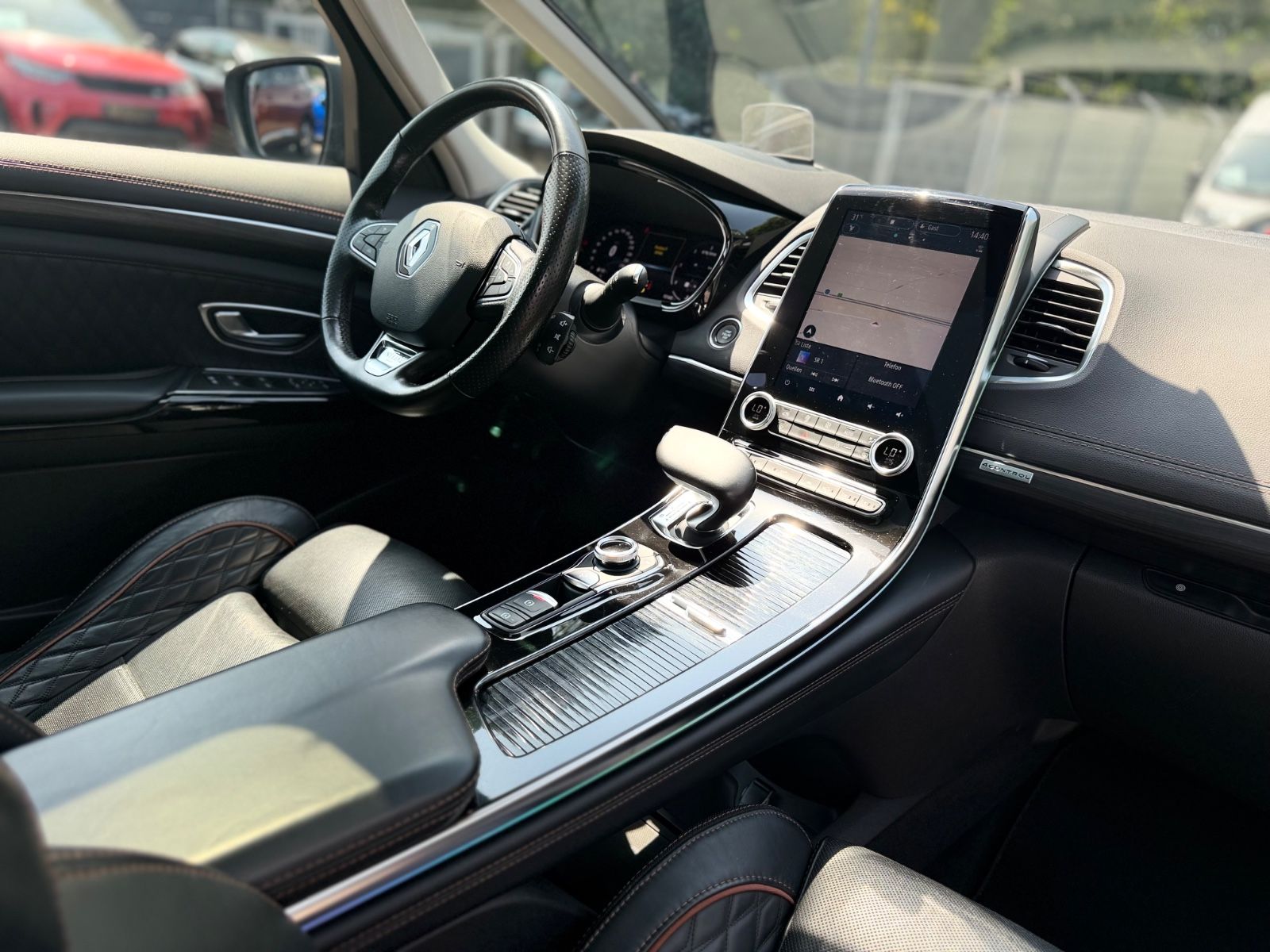 Fahrzeugabbildung Renault ESPACE V INITIALE PARIS*7 SITZER*AUT*BOSE*MATRIX
