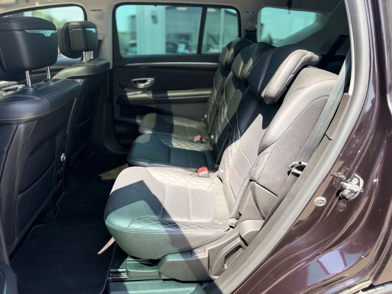 Fahrzeugabbildung Renault ESPACE V INITIALE PARIS*7 SITZER*AUT*BOSE*MATRIX