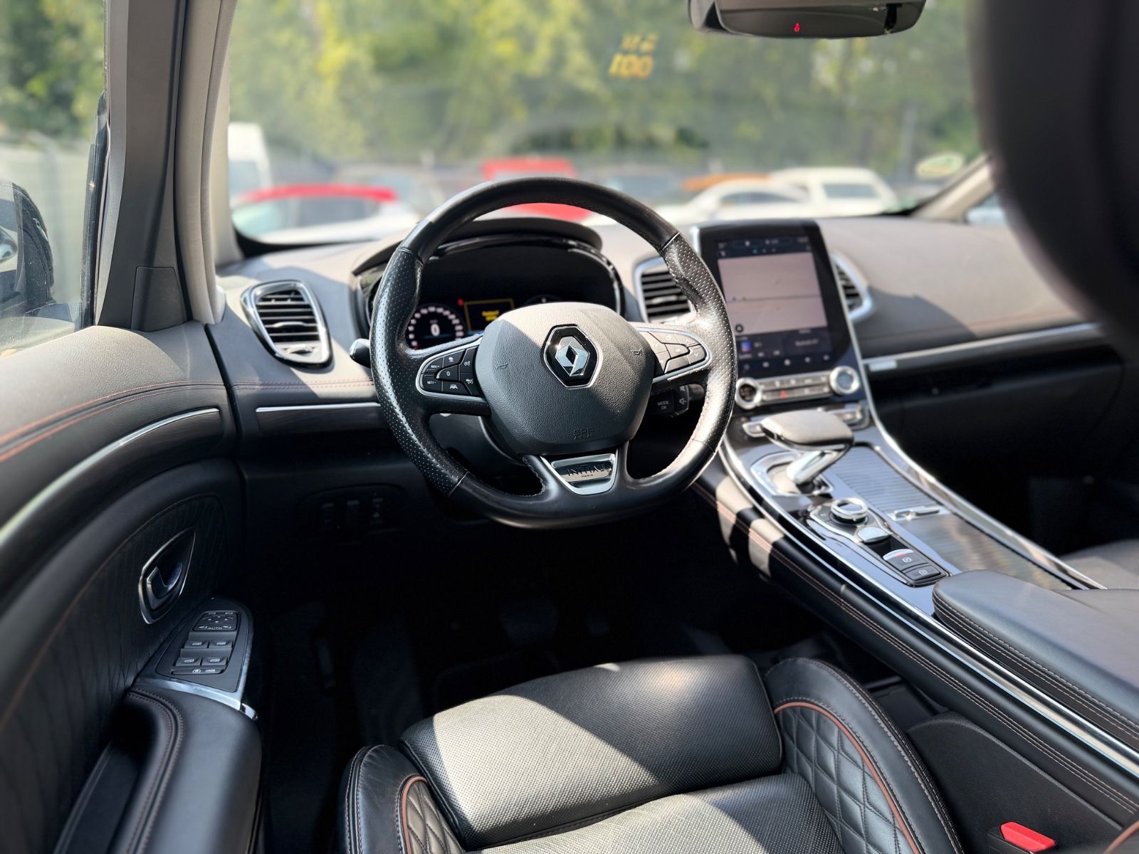 Fahrzeugabbildung Renault ESPACE V INITIALE PARIS*7 SITZER*AUT*BOSE*MATRIX