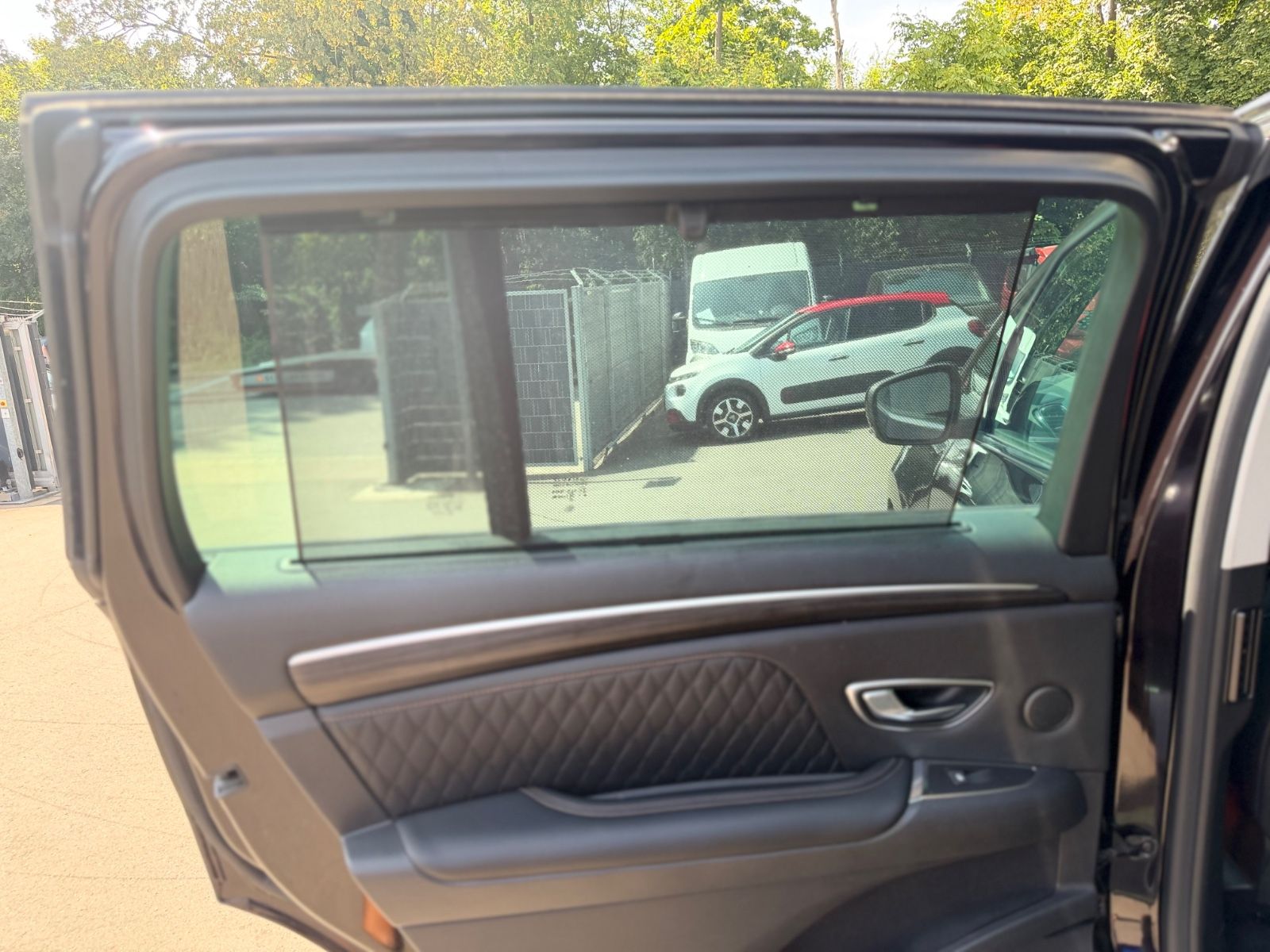 Fahrzeugabbildung Renault ESPACE V INITIALE PARIS*7 SITZER*AUT*BOSE*MATRIX
