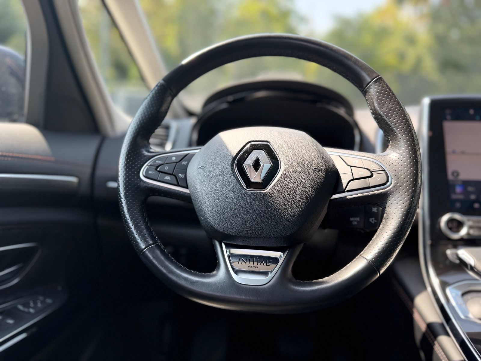 Fahrzeugabbildung Renault ESPACE V INITIALE PARIS*7 SITZER*AUT*BOSE*MATRIX