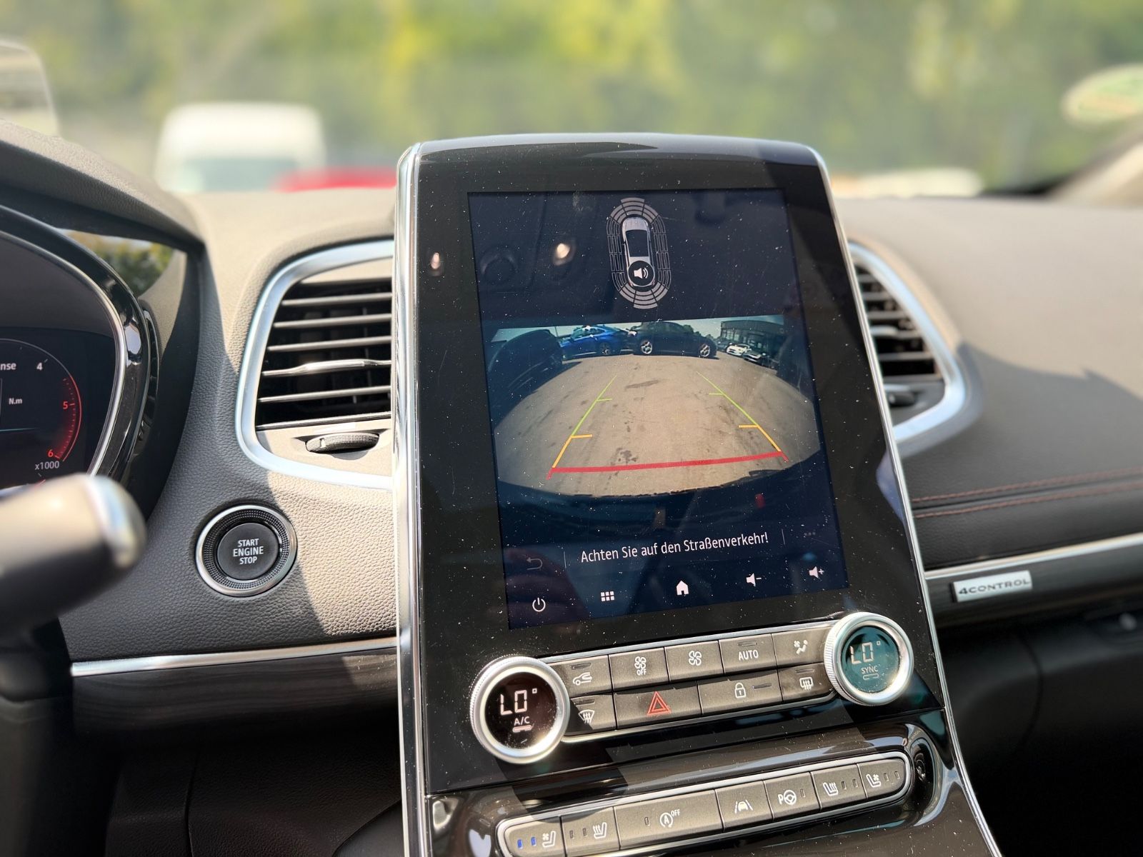 Fahrzeugabbildung Renault ESPACE V INITIALE PARIS*7 SITZER*AUT*BOSE*MATRIX