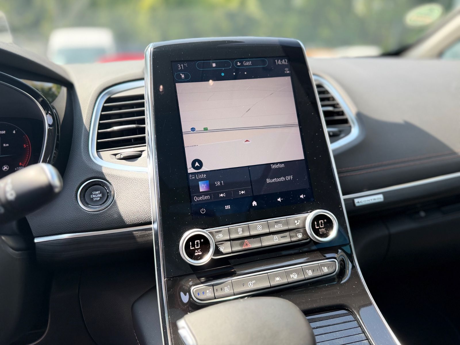 Fahrzeugabbildung Renault ESPACE V INITIALE PARIS*7 SITZER*AUT*BOSE*MATRIX