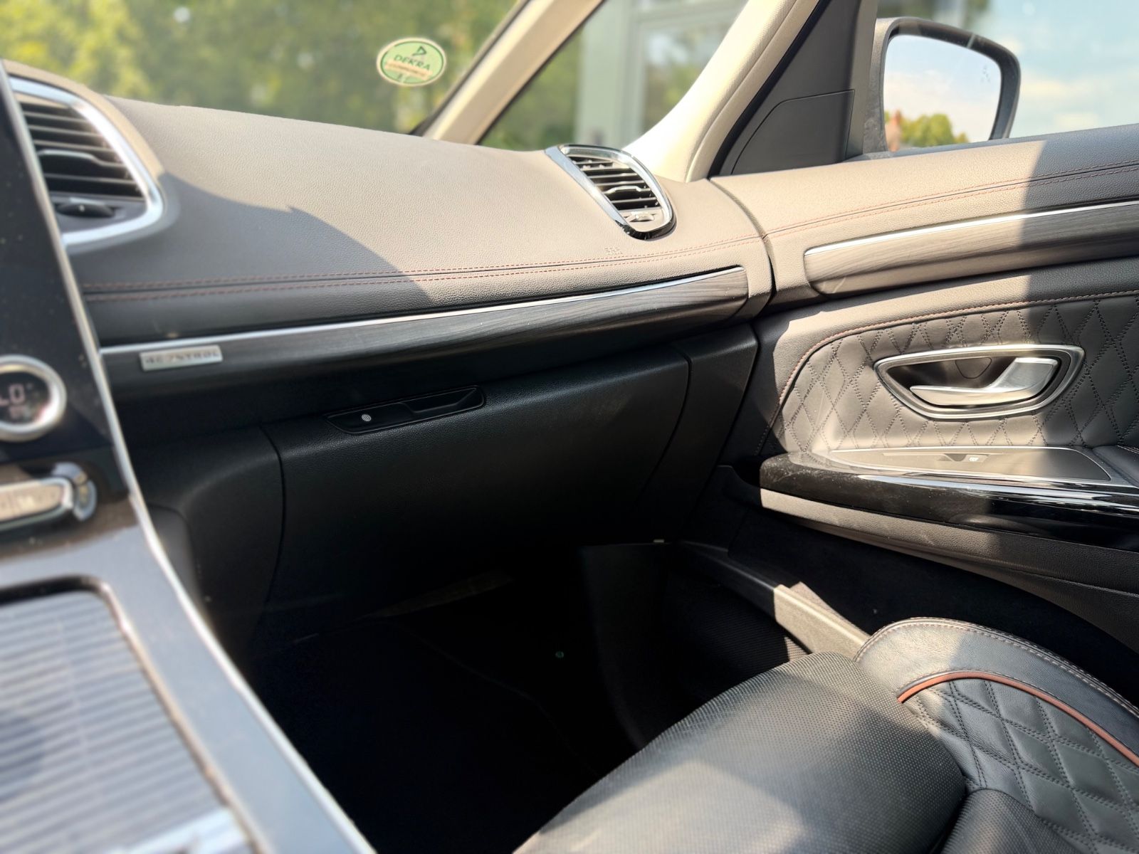 Fahrzeugabbildung Renault ESPACE V INITIALE PARIS*7 SITZER*AUT*BOSE*MATRIX