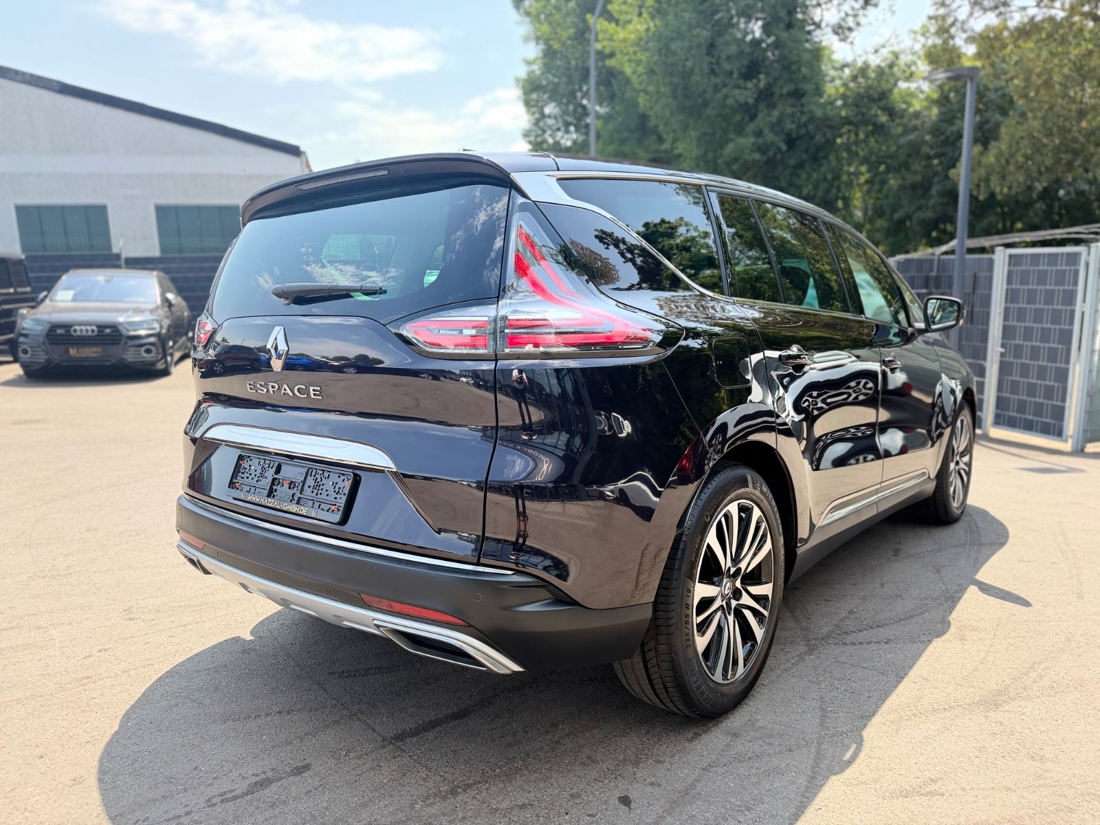 Fahrzeugabbildung Renault ESPACE V INITIALE PARIS*7 SITZER*AUT*BOSE*MATRIX