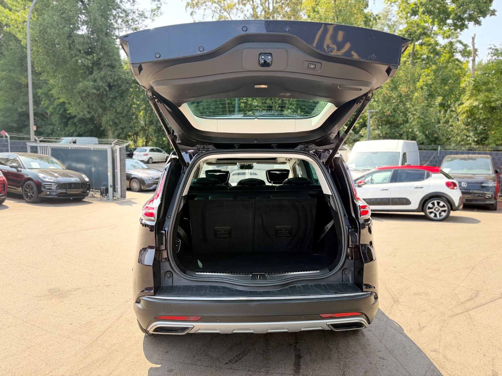 Fahrzeugabbildung Renault ESPACE V INITIALE PARIS*7 SITZER*AUT*BOSE*MATRIX